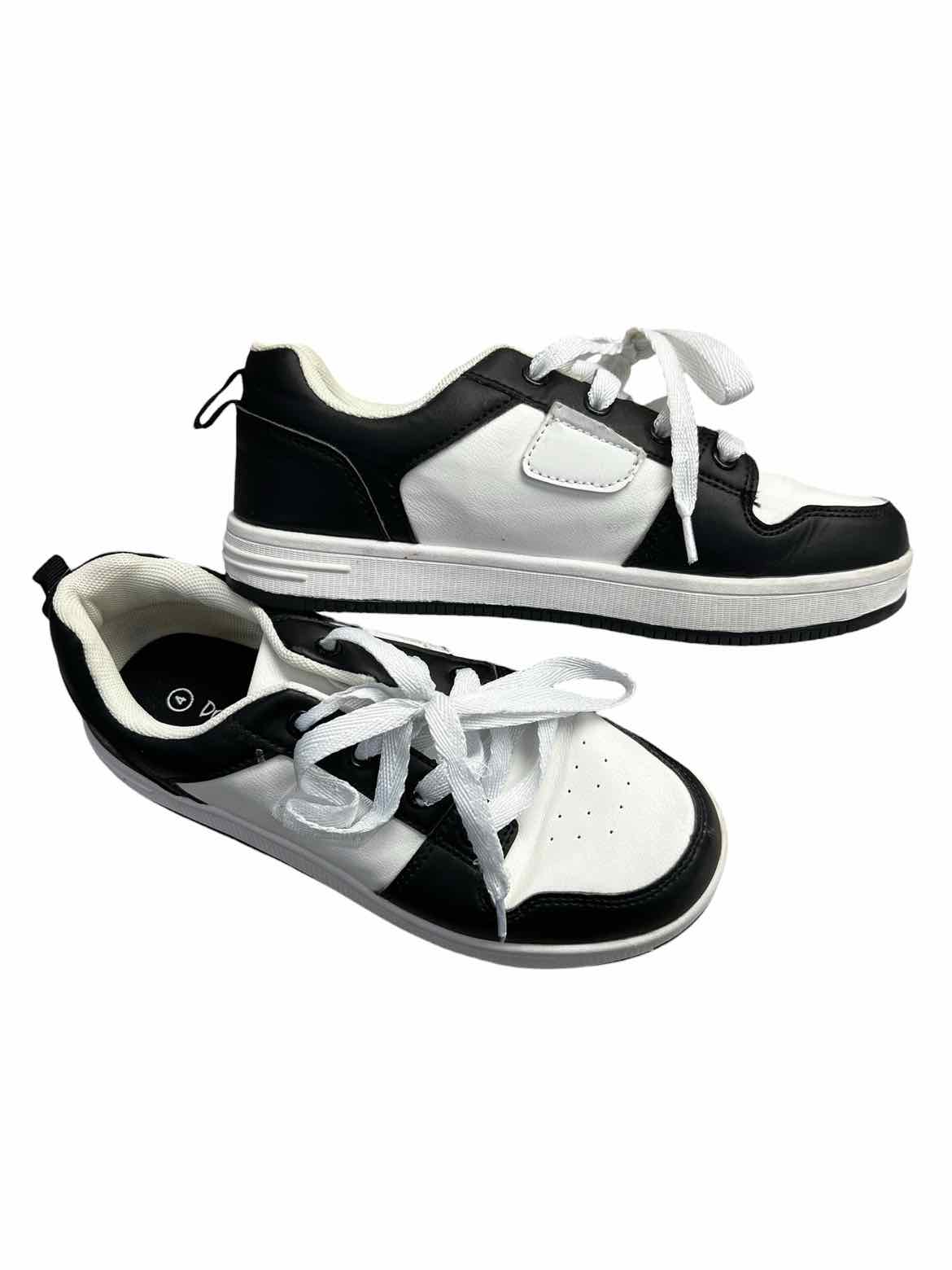 Dream Pairs Black & White Youth Shoe Size 4 (Youth) Girl's Casual Shoes