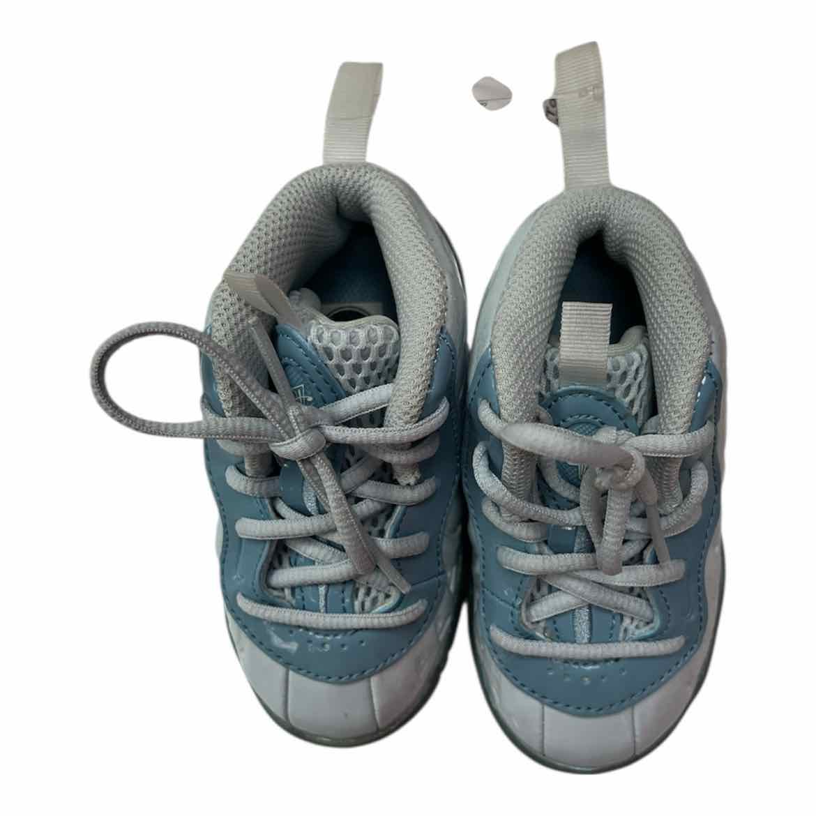 Nike (B) White Toddler Shoe Size 5 (Toddler) Casual Shoes