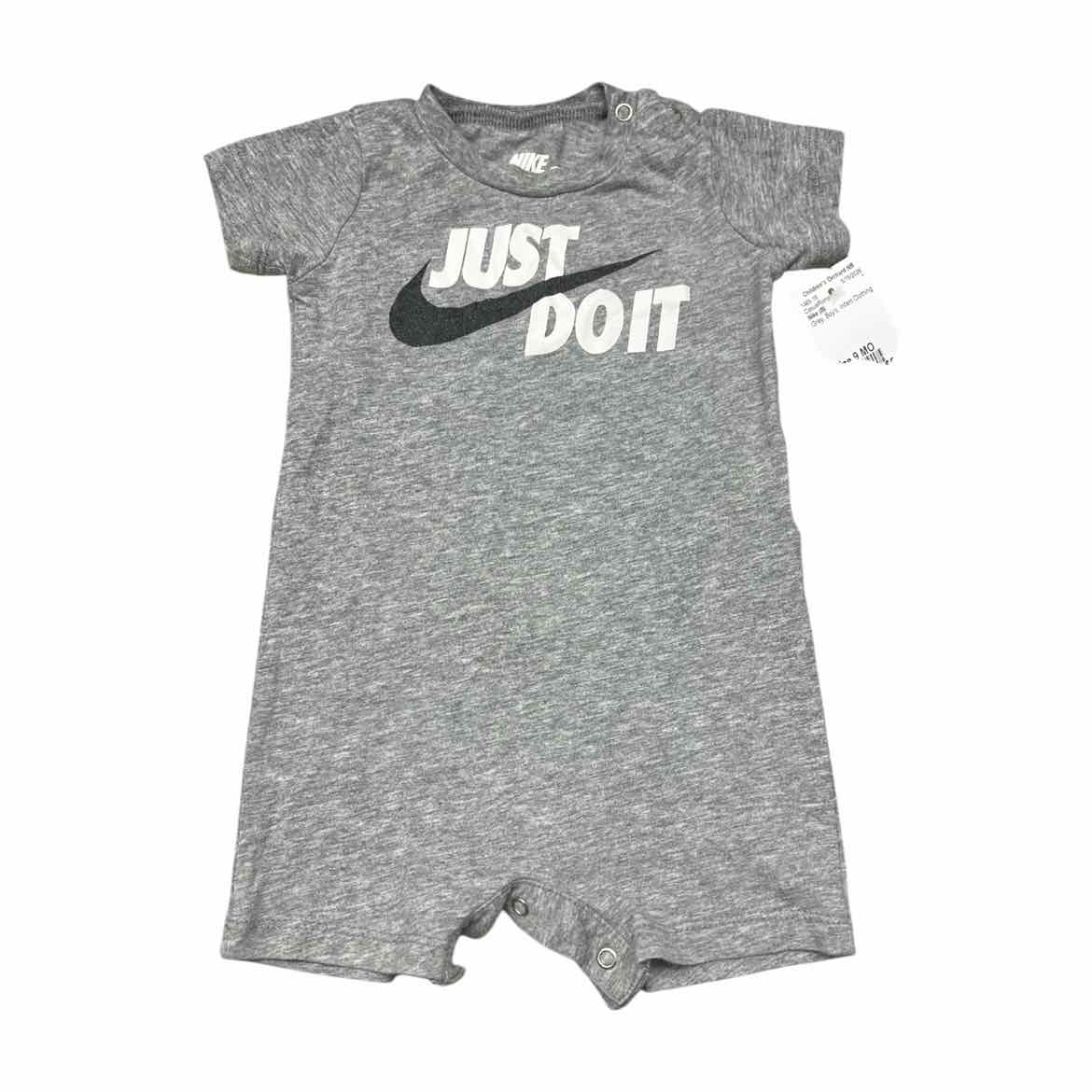 Nike (B) Grey Infant Size 9 MO Boy's CasualRomper