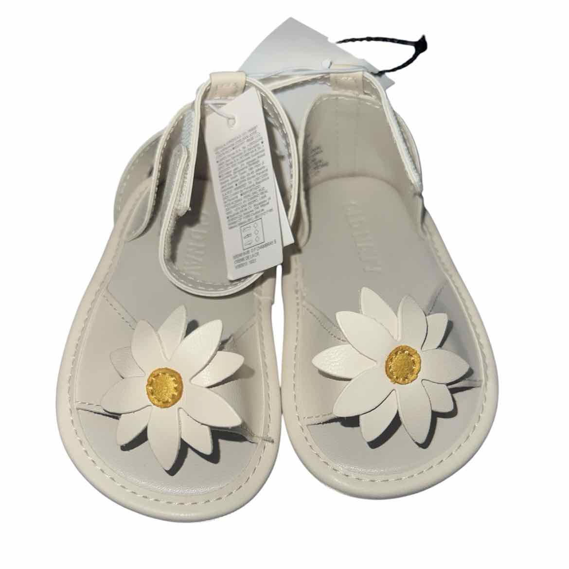 Old Navy (C) White Infant Shoe Size 2 (Infant) Girl's SandalsBasic