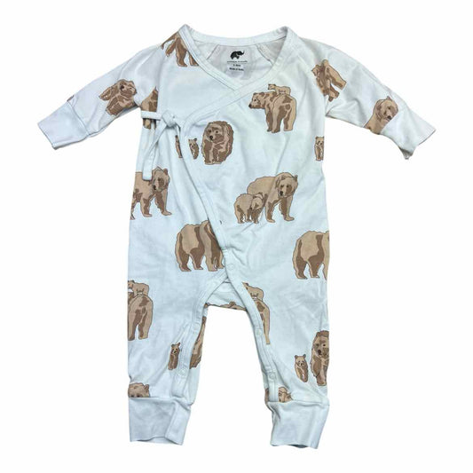 A Brand White Infant Size 3-6 MO 1PCSleepwear