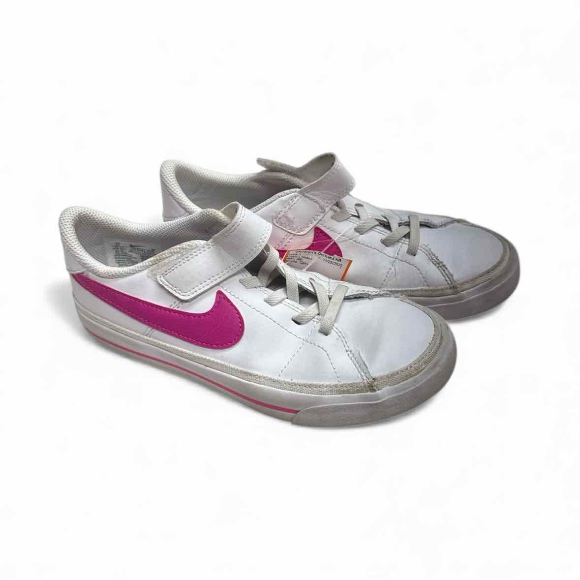 Nike (B) White Youth Shoe Size 2 (Youth) Girl's Casual Shoes