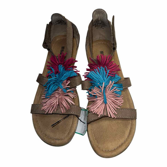 Minnetonka Brown Youth Shoe Size 2 (Youth) Girl's SandalsBasic