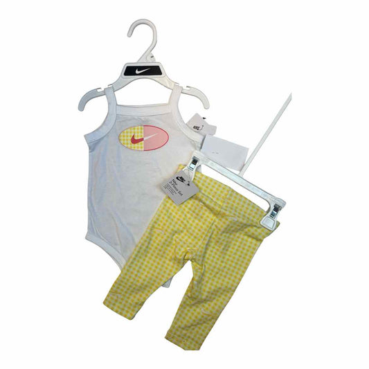 Nike (B) Yellow Infant Size 6 MO Girl's 2PC Casual