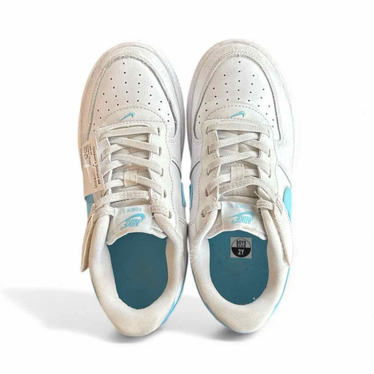 Nike (B) White Youth Shoe Size 3 (Youth) Athletic Shoes