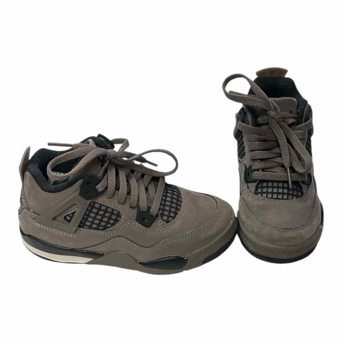 Nike (B) Grey Youth Shoe Size 11 (Youth) Boy's Athletic Shoes