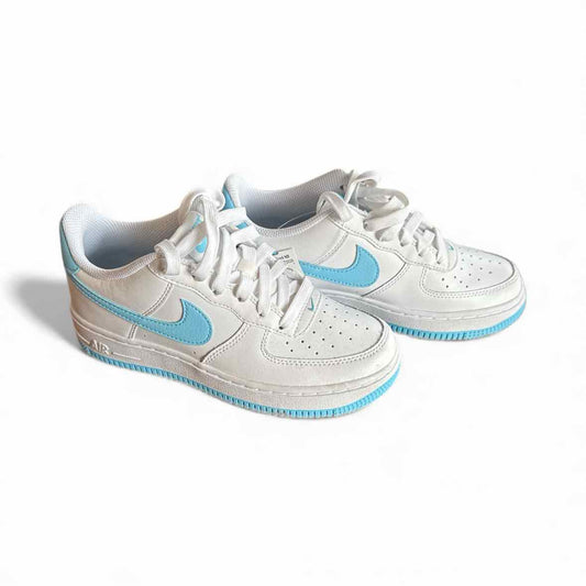Nike (B) White Youth Shoe Size 3 (Youth) Athletic Shoes