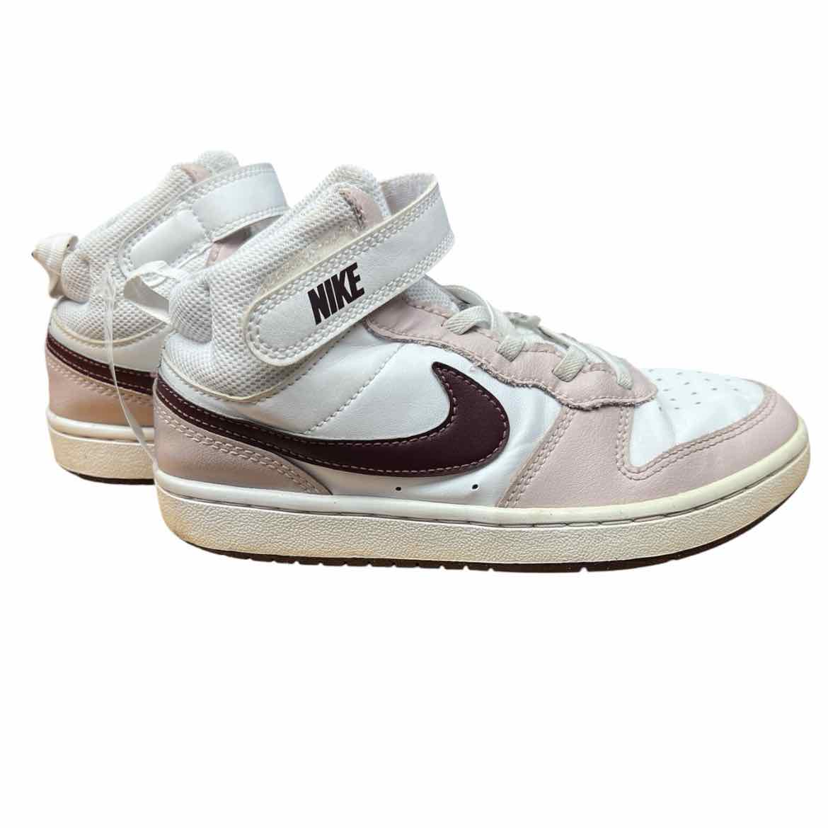 Nike (B) White Youth Shoe Size 1 (Youth) Girl's Athletic Shoes
