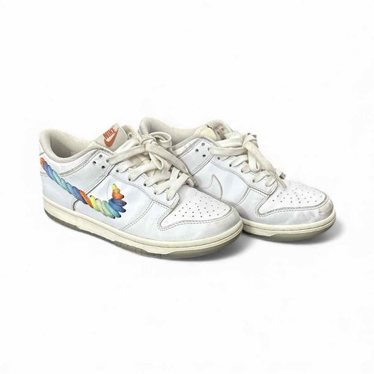 Nike (B) White Youth Shoe Size 5.5 (Youth) Casual Shoes