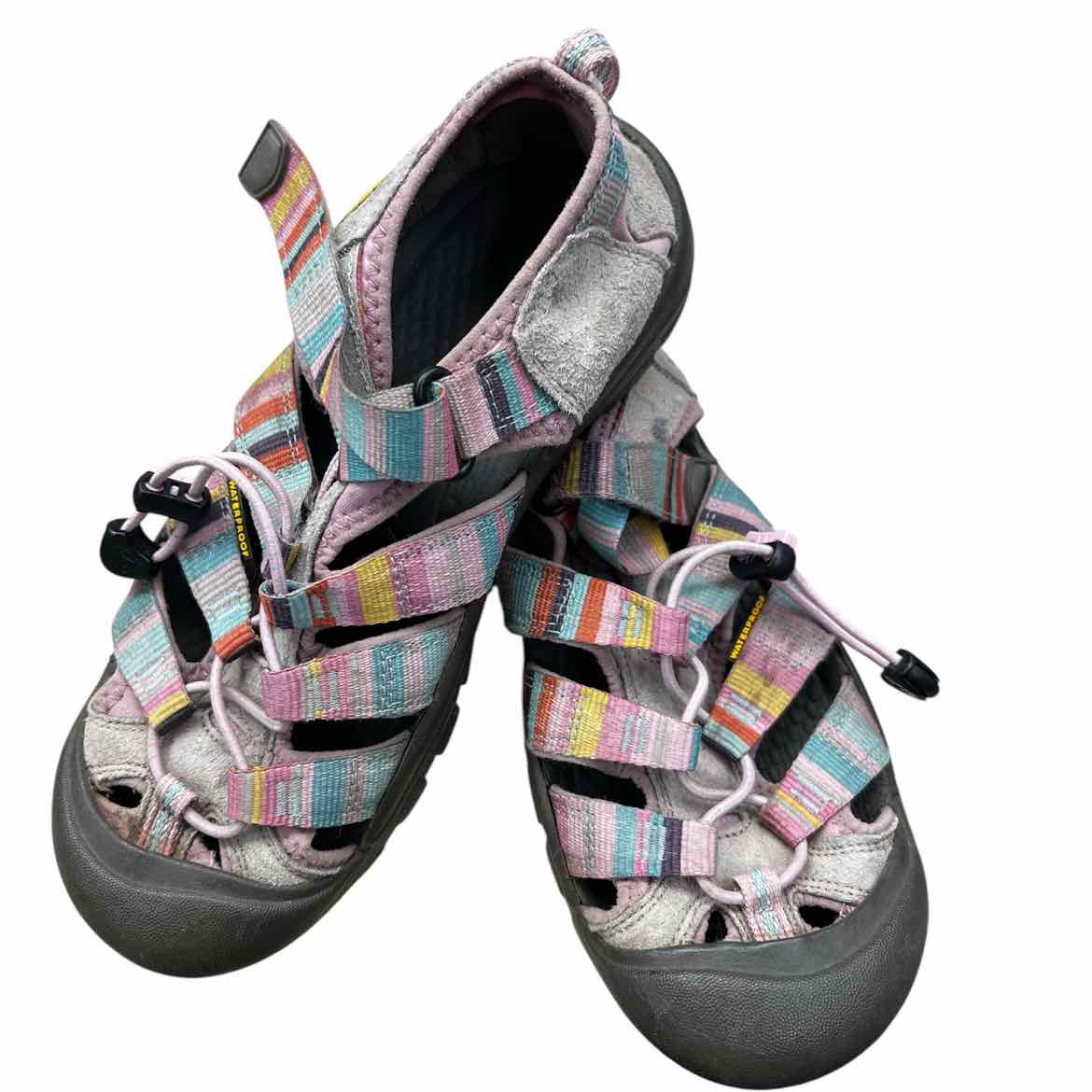 Keen (AA) Grey Youth Shoe Size 5 (Youth) SandalsBetter