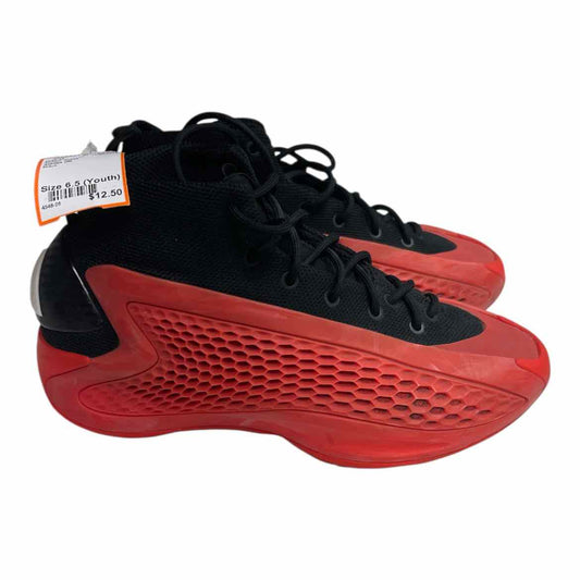 Adidas (B) Black Youth Shoe Size 6.5 (Youth) Athletic Shoes