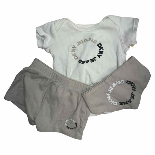 DKNY (A) White Infant Size 3-6 MO Boy's 2PC Casual