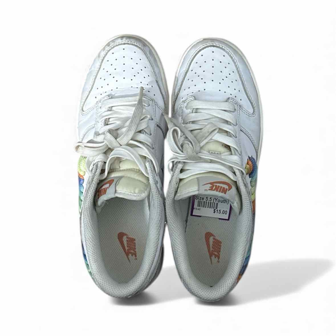 Nike (B) White Youth Shoe Size 5.5 (Youth) Casual Shoes